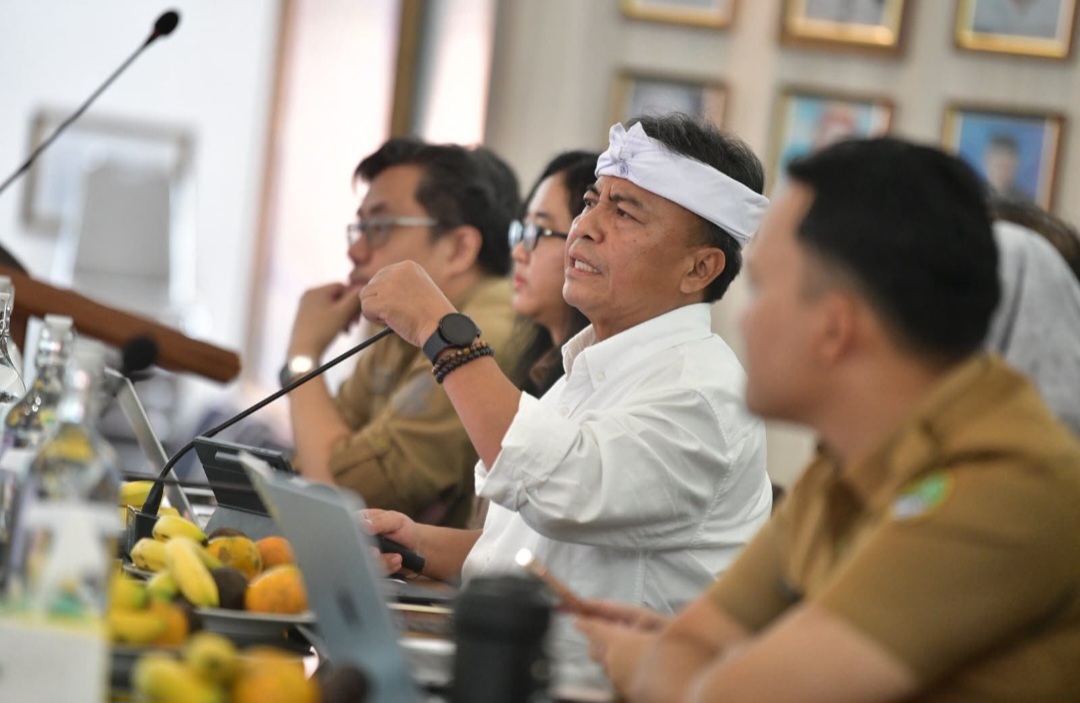 Sekretaris Daerah Jawa Barat Herman Suryatman pada Rapat Sinkronisasi Kebijakan Pembangunan di Bappeda Jabar, Bandung, Senin, 28 September 2026.