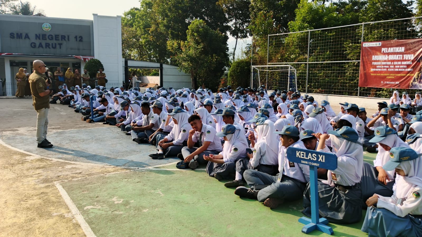 Komite SMAN 12 Garut  menggelar sosialisasi bahaya minuman keras dan obat terlarang kepada para siswa pada Senin, 28 September 2026. 