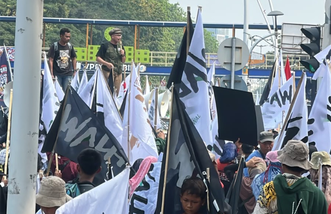 Peringatan Hari Tani Nasional WALHI Jawa Barat bersama dengan Koalisi Masyarakat Pesisir Indramayu (Kompi), mengadakan aksi “Penolakan Revitalisasi Tambak Pesisir Jawa Barat” di KKP Jakarta.
