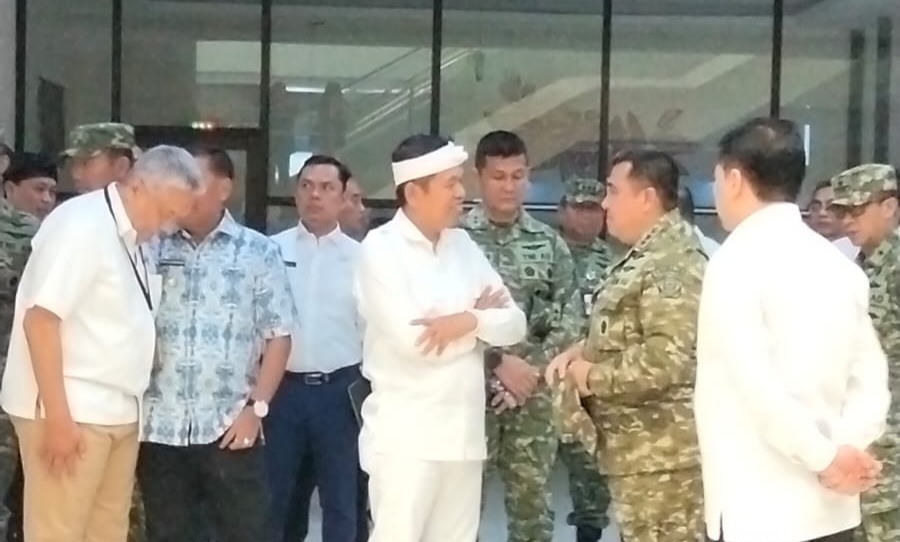 Gubernur Jawa Barat Dedi Mulyadi memimpin rapat koordinasi bersama jajaran pejabat Kementerian Pertahanan (Kemhan) RI dan pimpinan instansi terkait di Bandara Internasional Jawa Barat (BIJB) Kertajati, Kabupaten Majalengka, Kamis (1/10/2026).