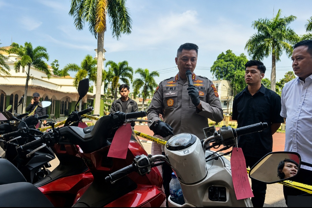 Kapolresta Bandung Kombes Pol Tri Suhartanto saat memberikan keterangan, Rabu (7/10/2026). 